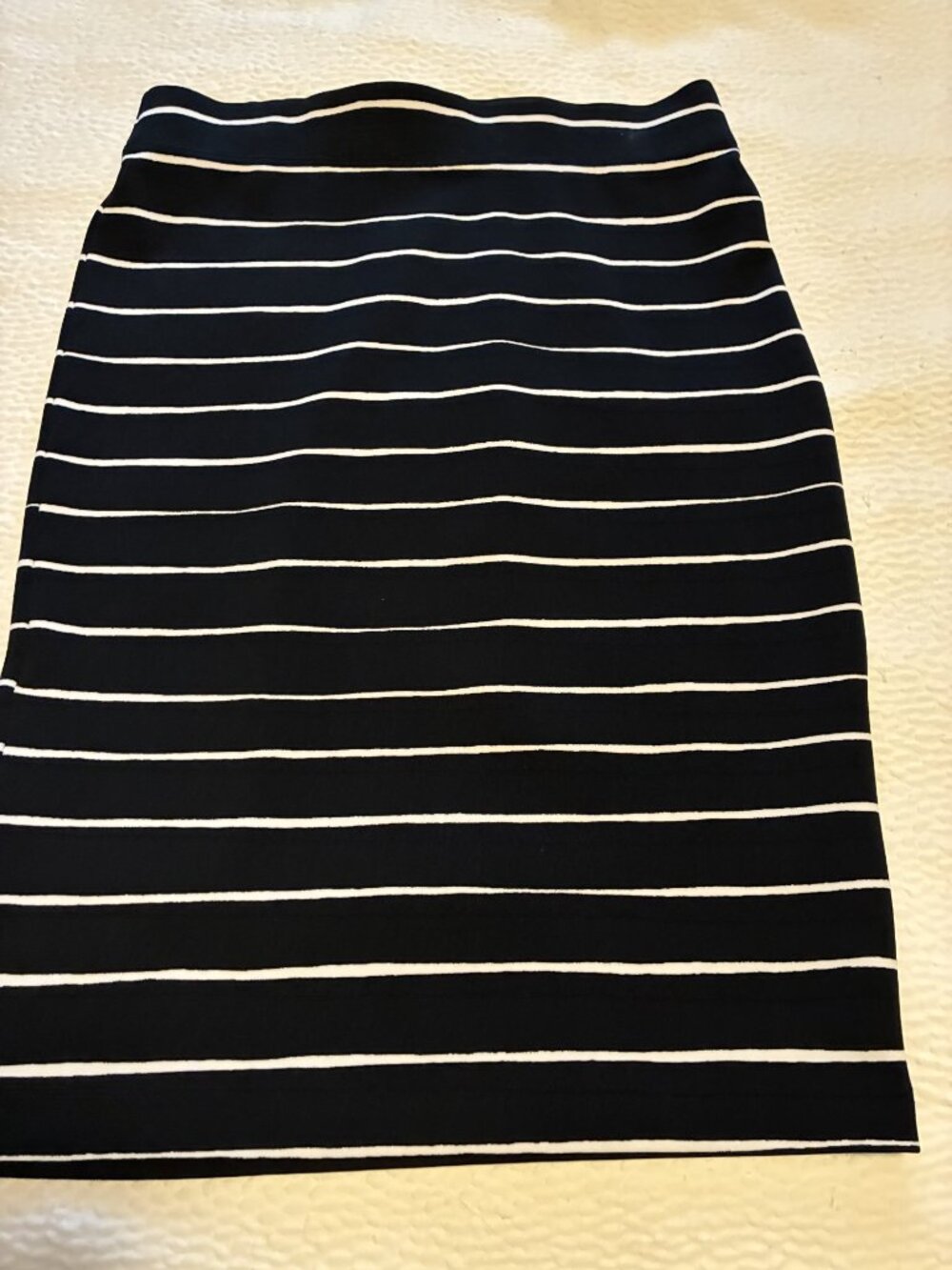 Banana Republic pull-on skirt - black and white stripes size smal, preloved worn